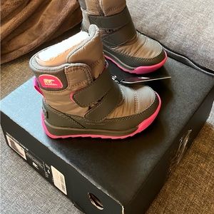 BRAND NEW Sorel Kids Gray and Pink toddler/infant boots size 6